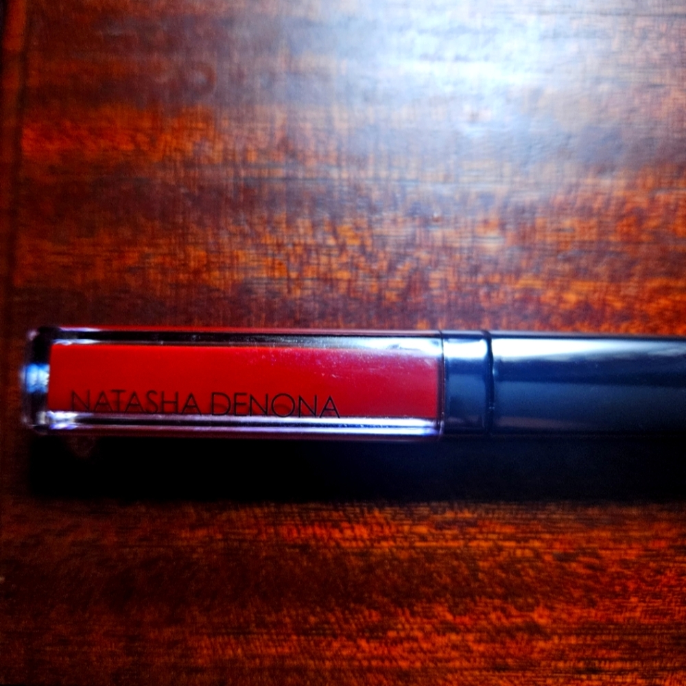 Natasha Denona Mark Your Liquid Lips Matte lipstick in the shade 20 Aka